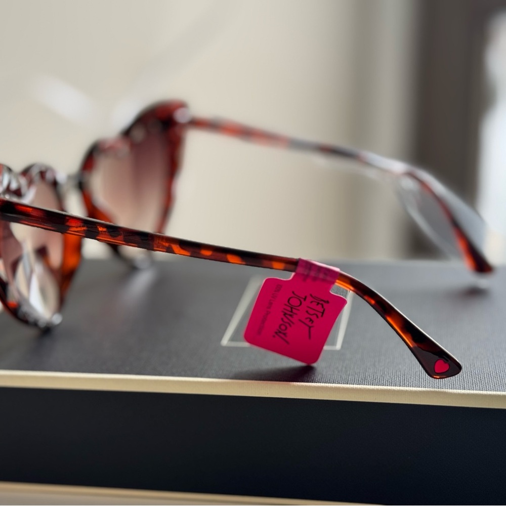 2pk Betsey Johnson Queen of Hearts Sunglasses - Picture 3 of 8